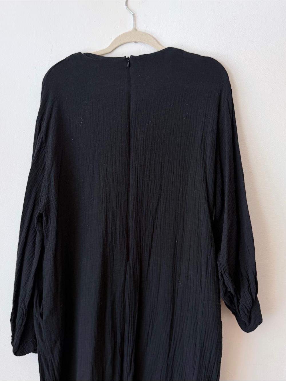 Nothing Fits But XL Women's Black Long Sleeve Midi Dress with Gathered Sleeves - Picture 7 of 9